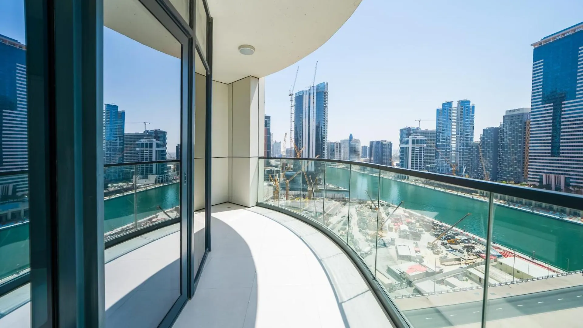 Spacious & Fully Furnished 1Br In Zada 迪拜 0*,